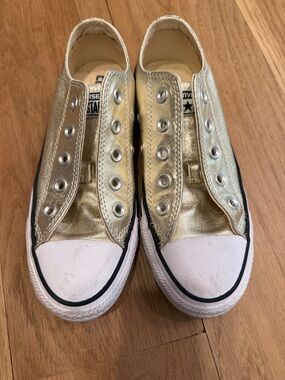 Gold Women's Gold Converse Canvas Sneakers Size 5.